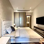 Luxury 2Bd W Rooftop Bar & Pool In Saigon Center