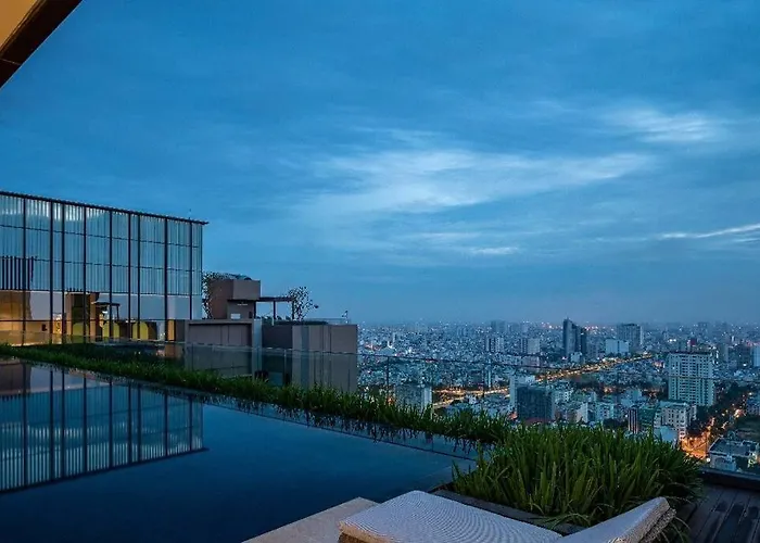 Luxury 2Bd W Rooftop Bar & Pool In Saigon Center