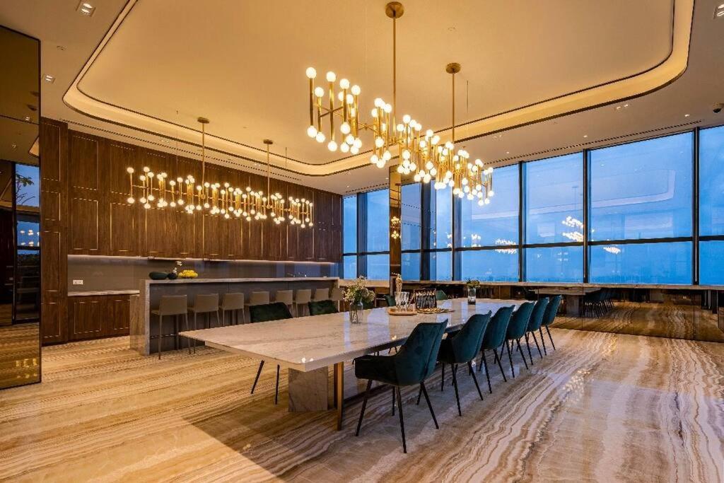 Apartment Luxury 2bd W Rooftop Bar & Pool In Saigon Center *