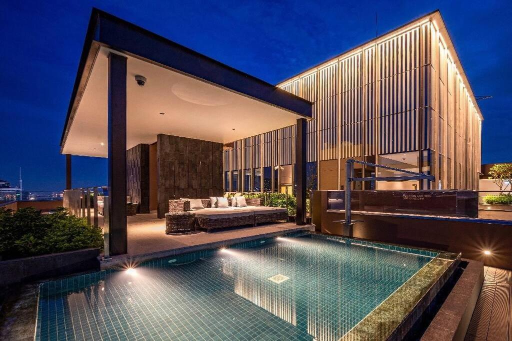 Luxury 2bd W Rooftop Bar & Pool In Saigon Center Apartment Ho Chi Minh City