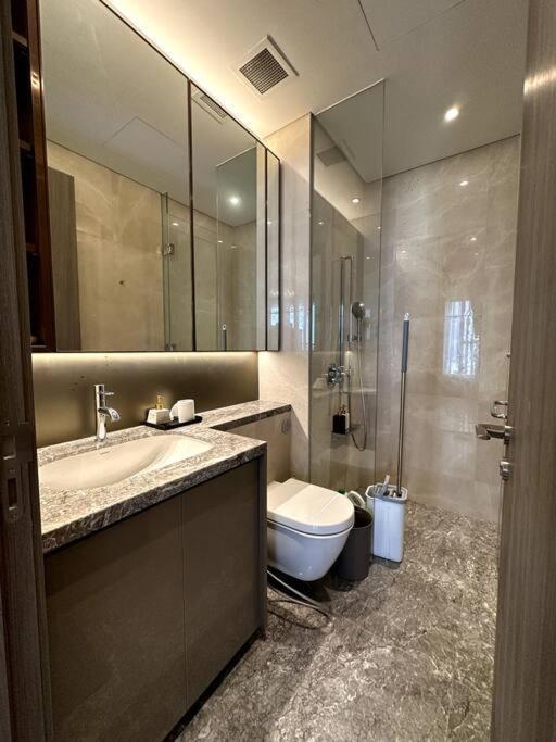 Apartment Luxury 2bd W Rooftop Bar & Pool In Saigon Center Ho Chi Minh City