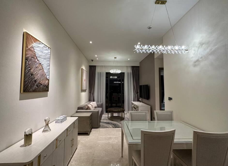 Luxury 2bd W Rooftop Bar & Pool In Saigon Center Apartment Ho Chi Minh City