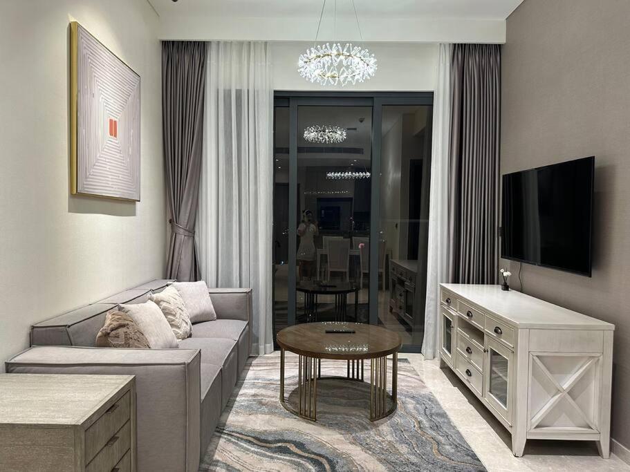 Apartment Luxury 2bd W Rooftop Bar & Pool In Saigon Center