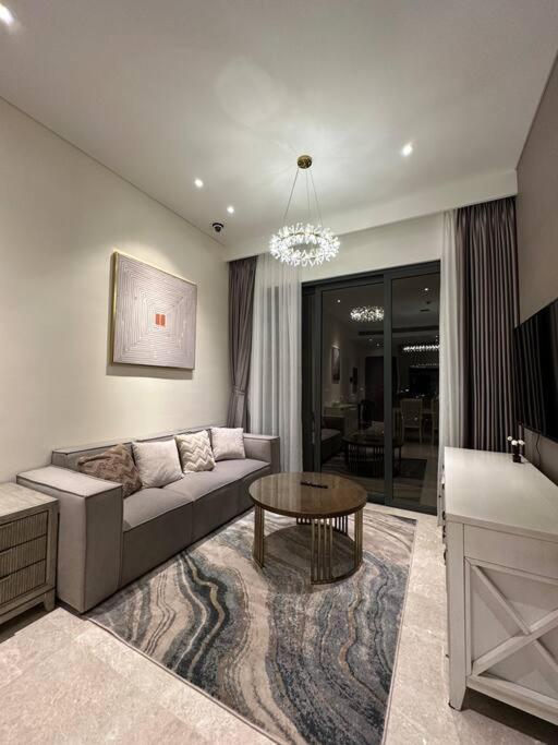 Luxury 2bd W Rooftop Bar & Pool In Saigon Center Ho Chi Minh City