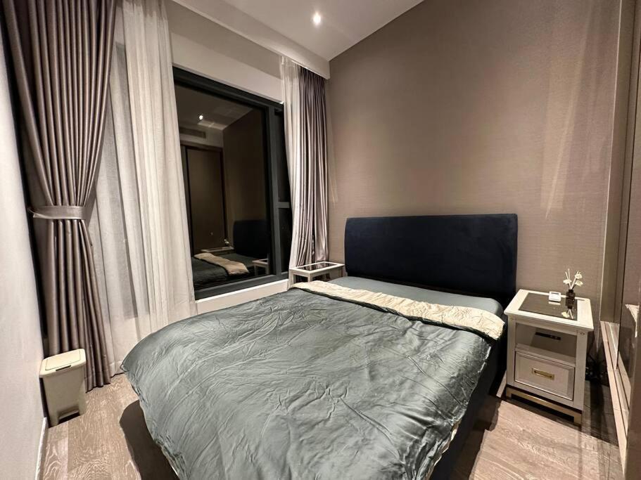 Luxury 2bd W Rooftop Bar & Pool In Saigon Center Ho Chi Minh City