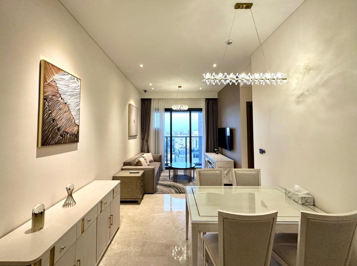 Luxury 2bd W Rooftop Bar & Pool In Saigon Center Ho Chi Minh City