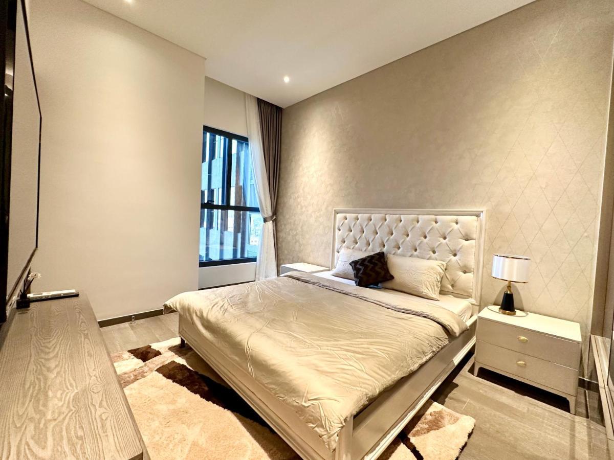 Apartment Luxury 2bd W Rooftop Bar & Pool In Saigon Center *