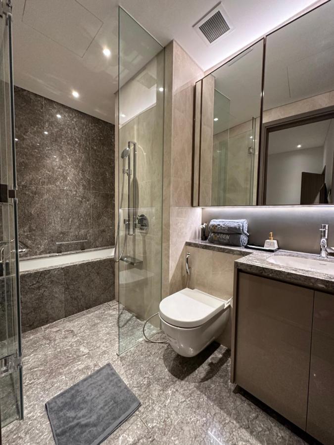 Luxury 2bd W Rooftop Bar & Pool In Saigon Center Ho Chi Minh City
