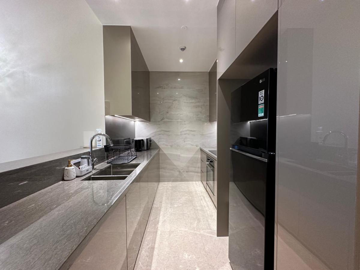 Apartment Luxury 2bd W Rooftop Bar & Pool In Saigon Center