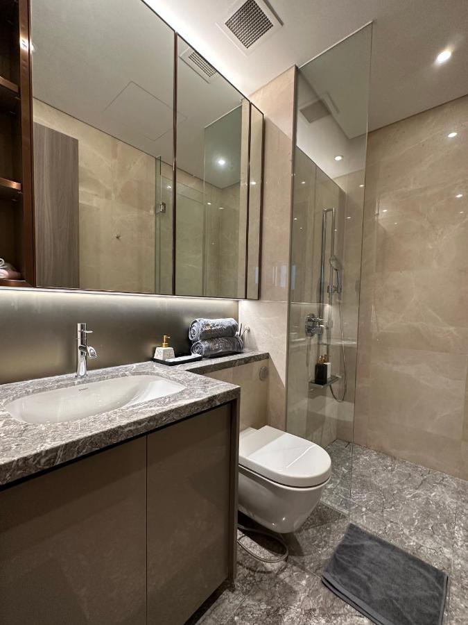 Apartment Luxury 2bd W Rooftop Bar & Pool In Saigon Center *